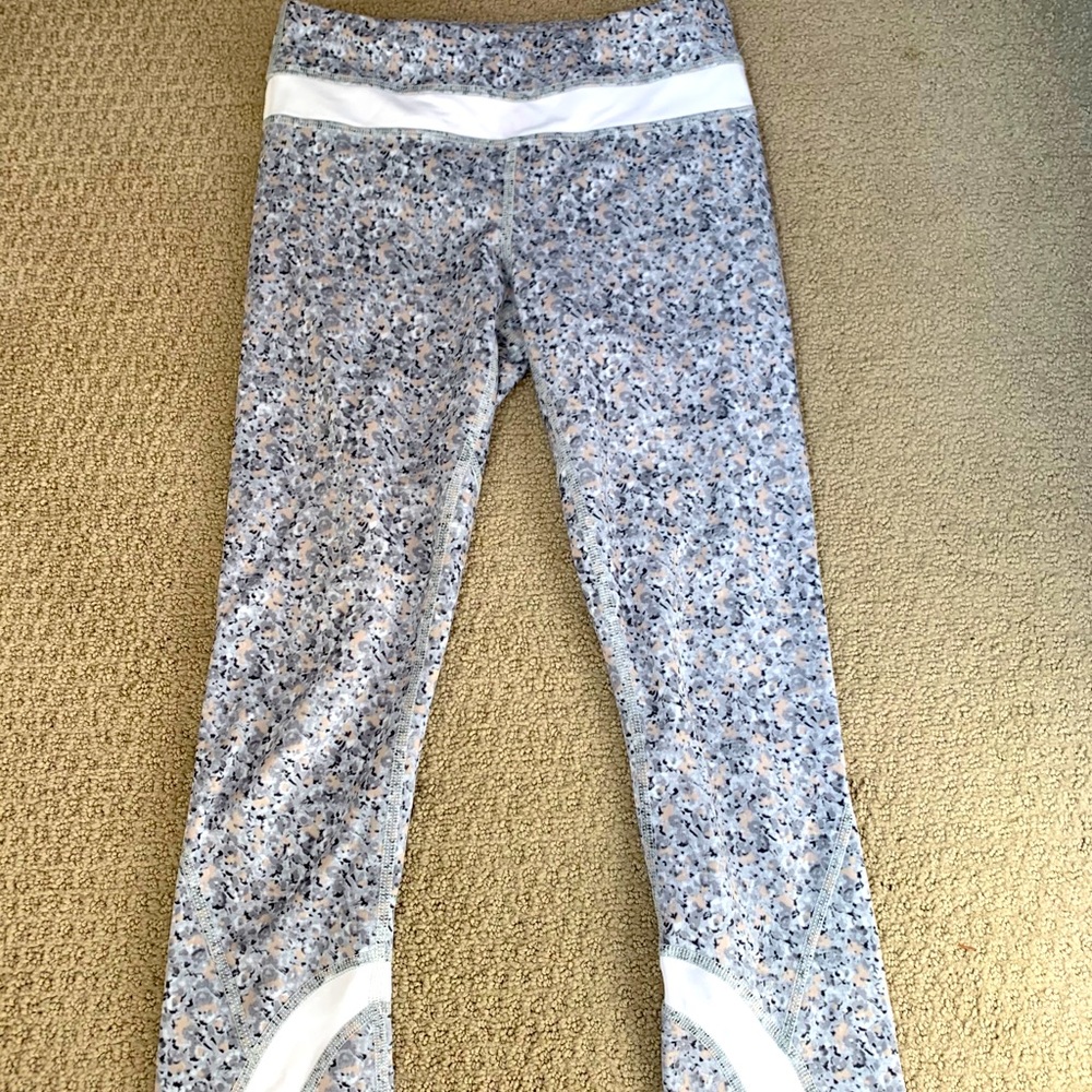 LuluLemon crop leggings 24” size 2